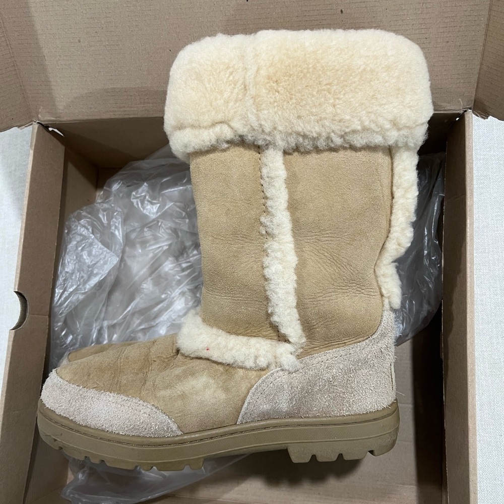 UGG Sundance II Boots size 8